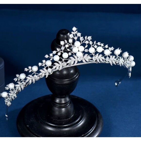 Lovely As Pearl Is A Unique one-of-a-kind 6 pieces Tiara Ensemble main image 13